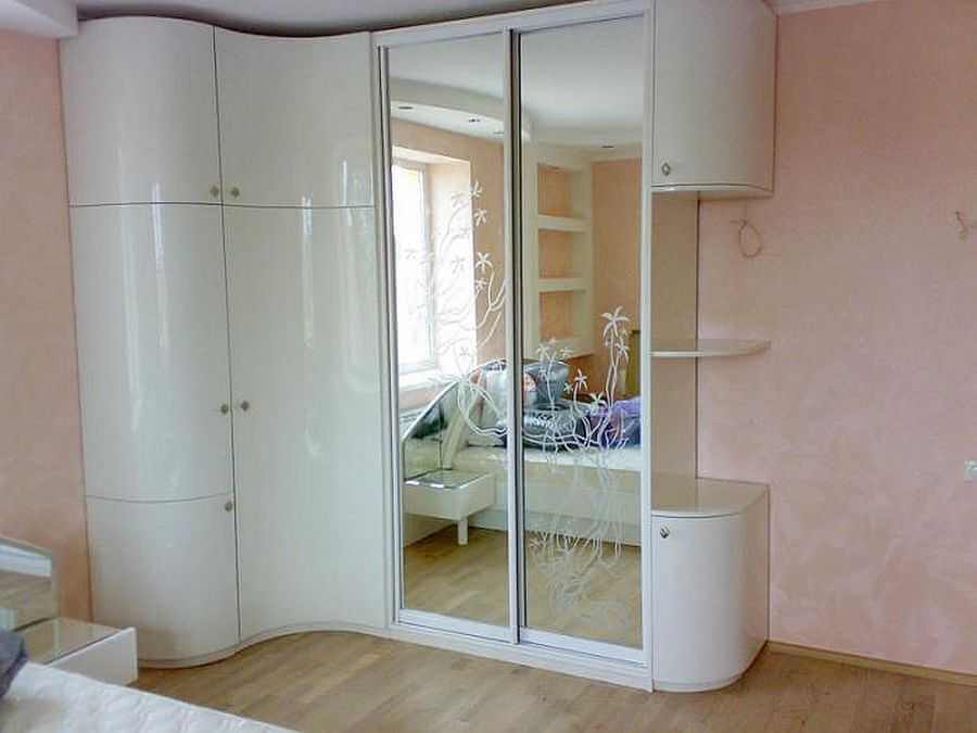 /Угловой шкаф-купе №336 снежно-белый глянец на заказ